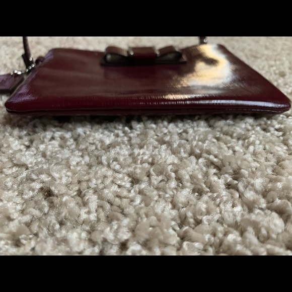 COACH Darcy patent bow small wristlet - Picture 5 of 7